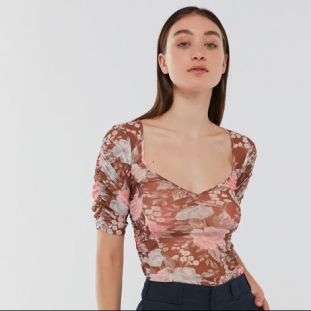 URBAN OUTFITTERS Cassi Floral Sheer Mesh Ruched Top in Pink